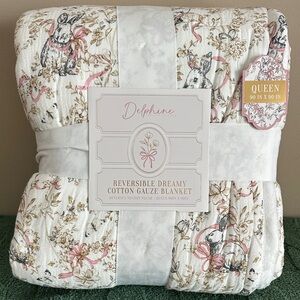 Delphine Dreamy Cotton Gauze Blanket Queen Bunny Bow Print Easter NEW!